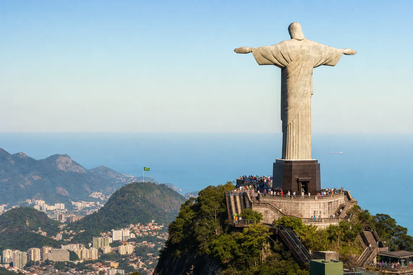 Brazilië – bekend monument met de nationale vlag
