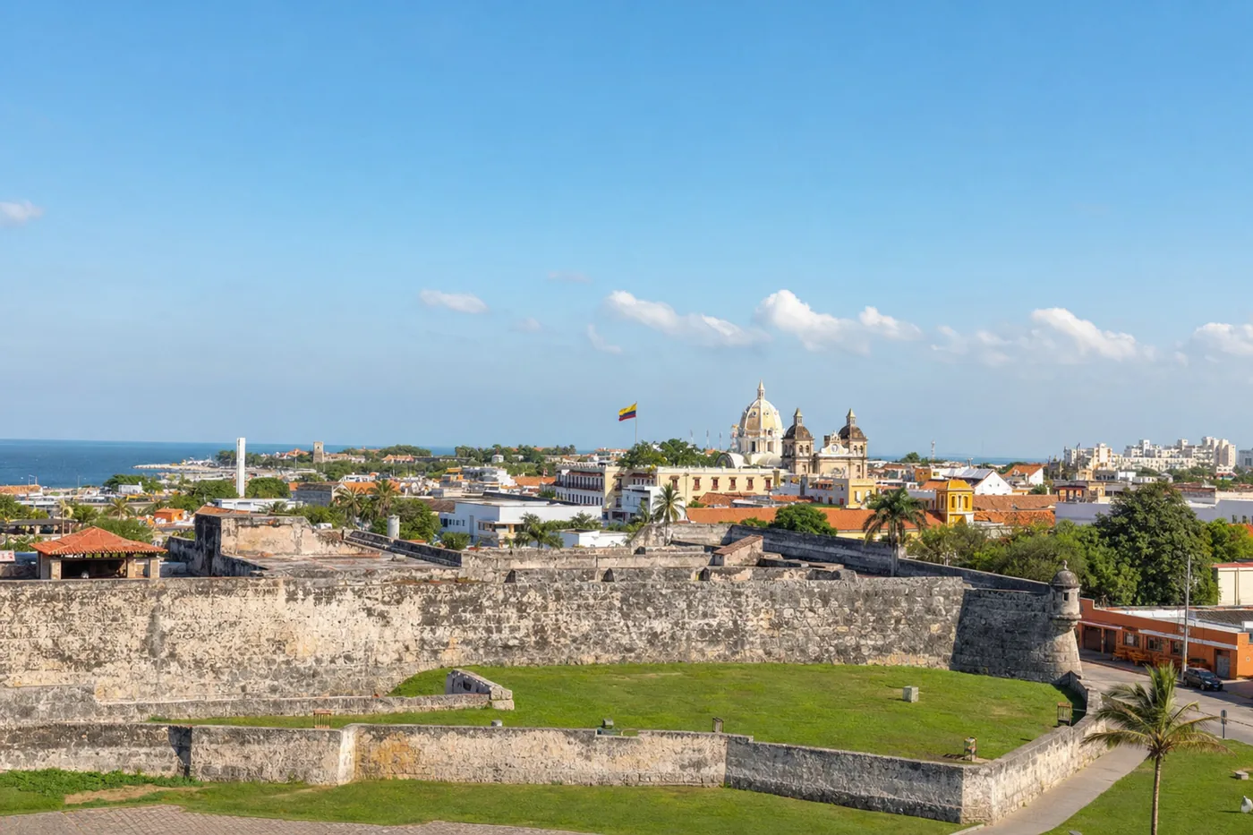 Colombia – bekend monument met de nationale vlag