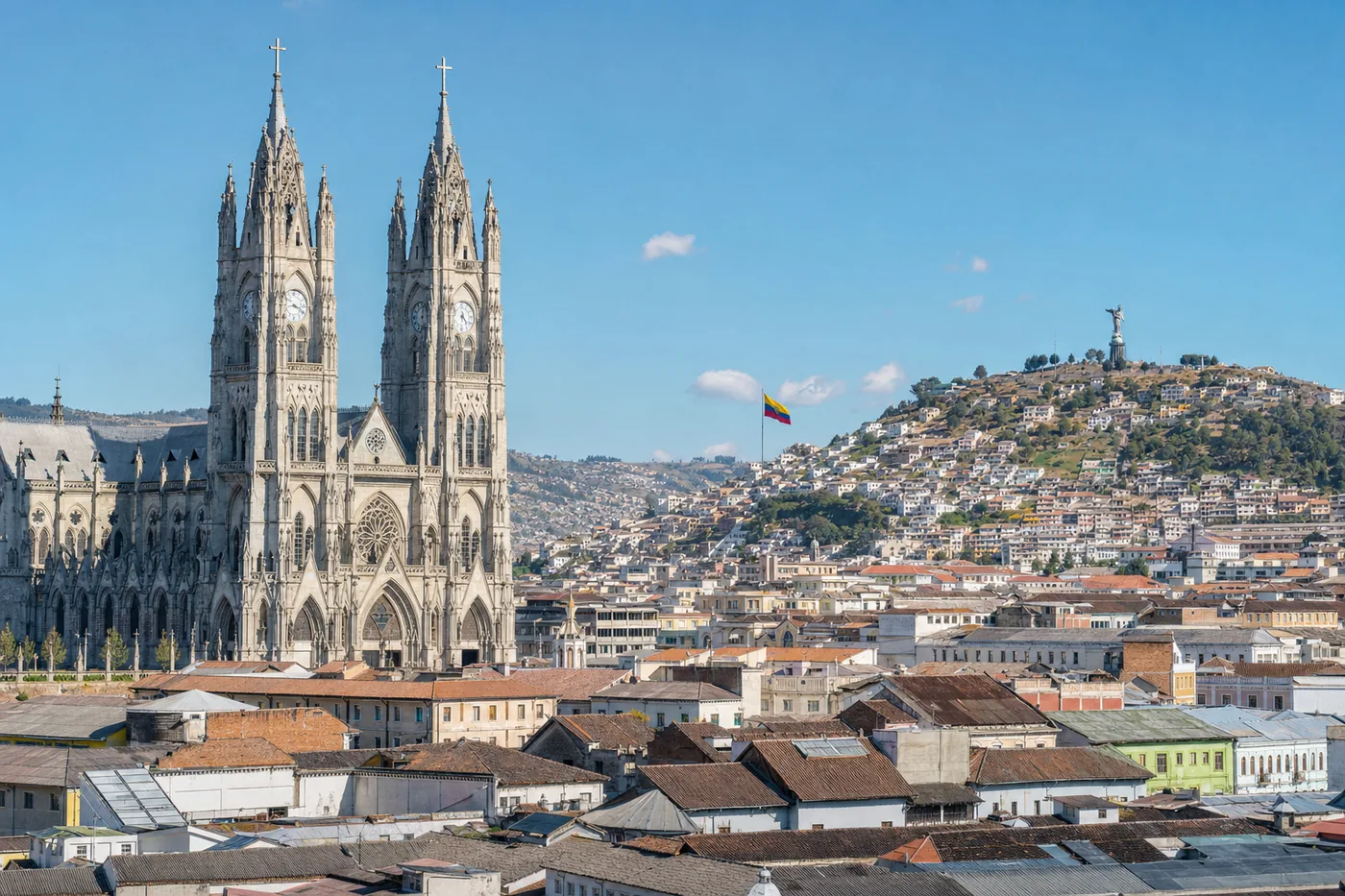 Ecuador – bekend monument met de nationale vlag
