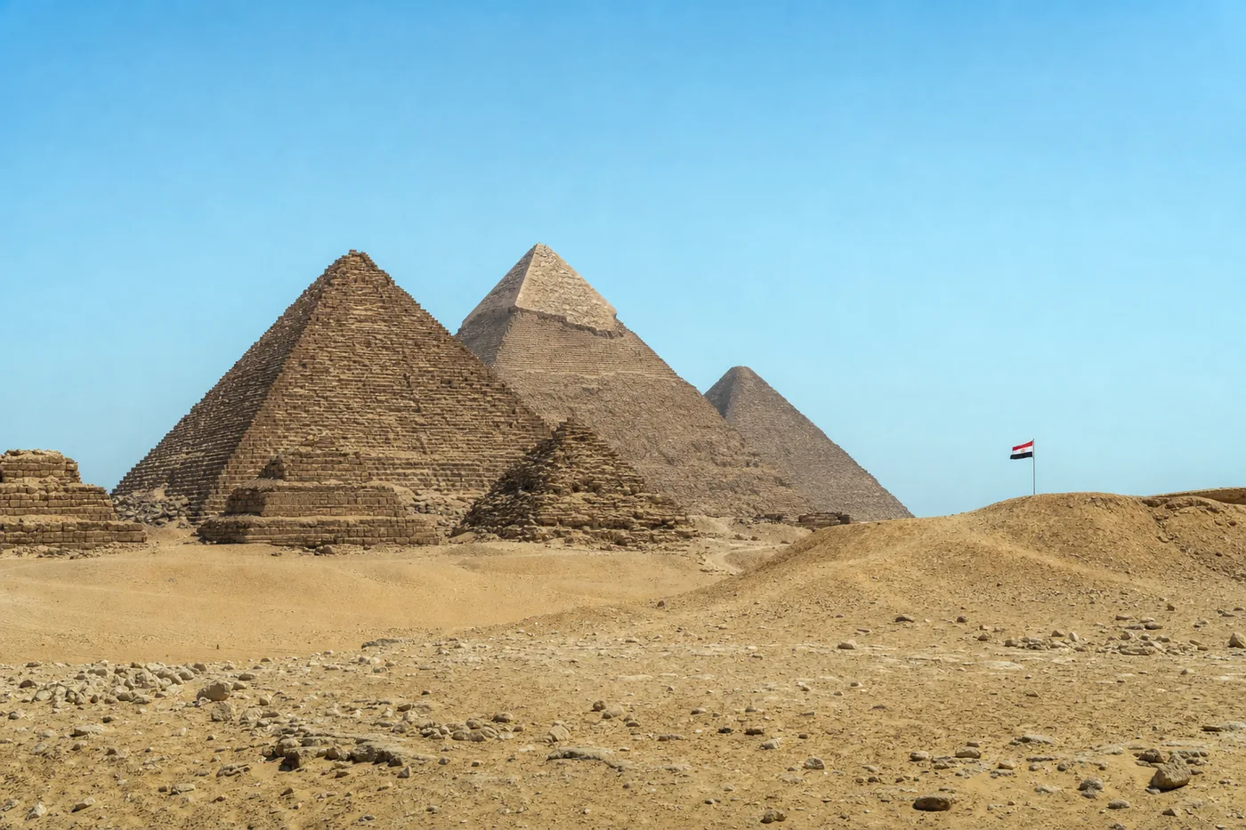 Egypte – bekend monument met de nationale vlag