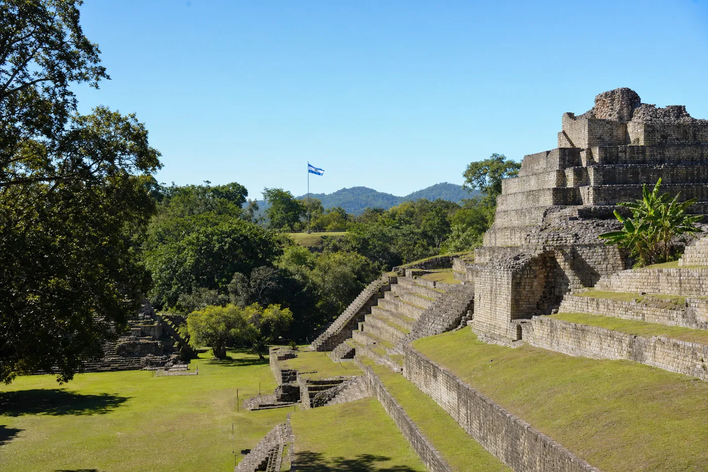 Honduras – bekend monument met de nationale vlag