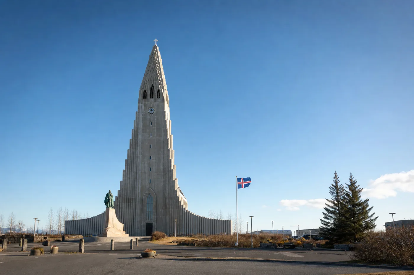IJsland – bekend monument met de nationale vlag
