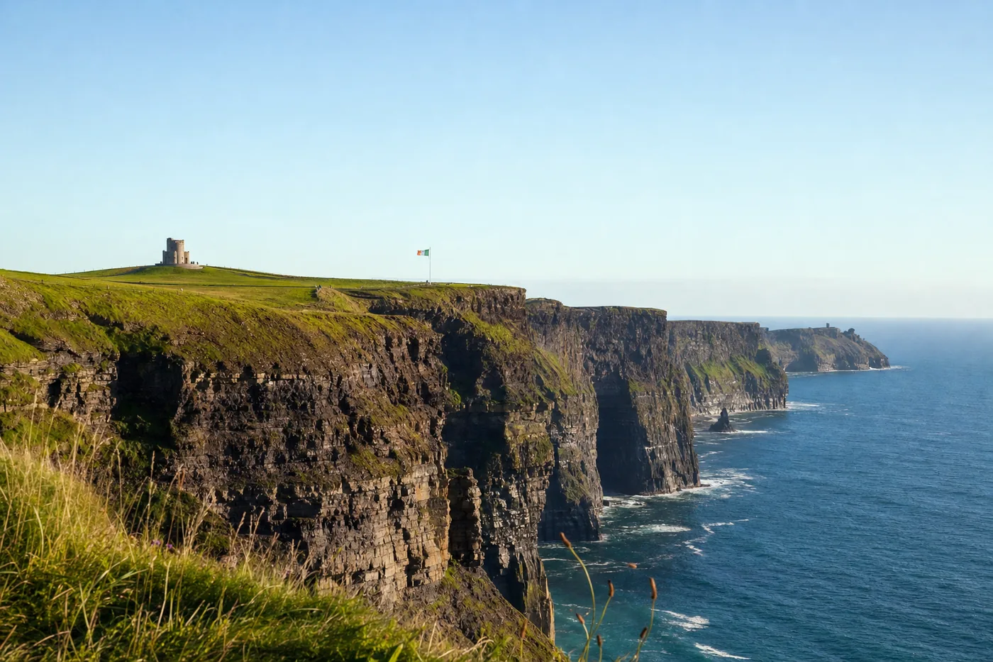 Ierland – bekend monument met de nationale vlag