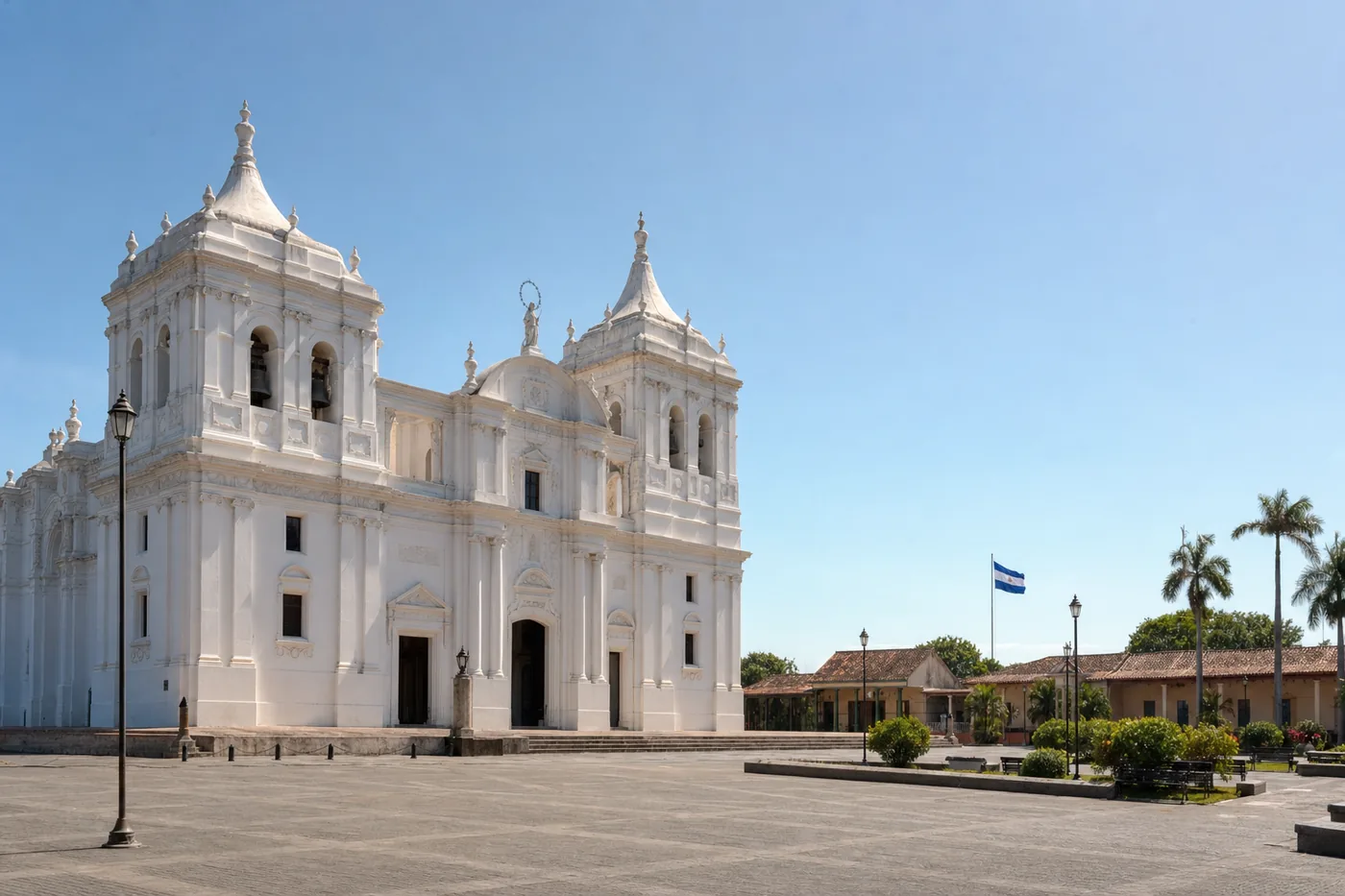 Nicaragua – bekend monument met de nationale vlag