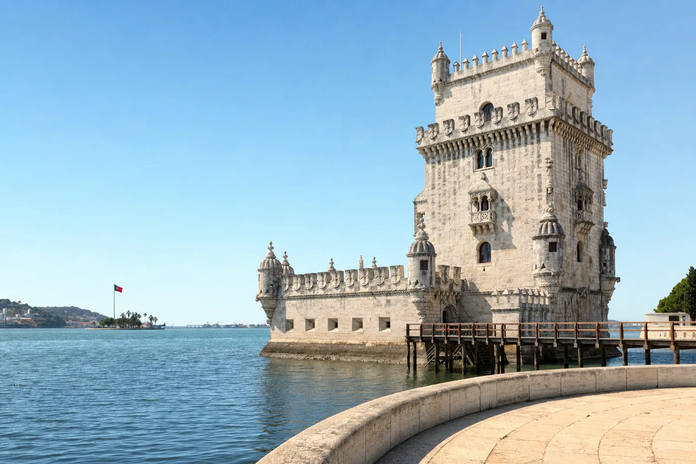 Portugal – bekend monument met de nationale vlag