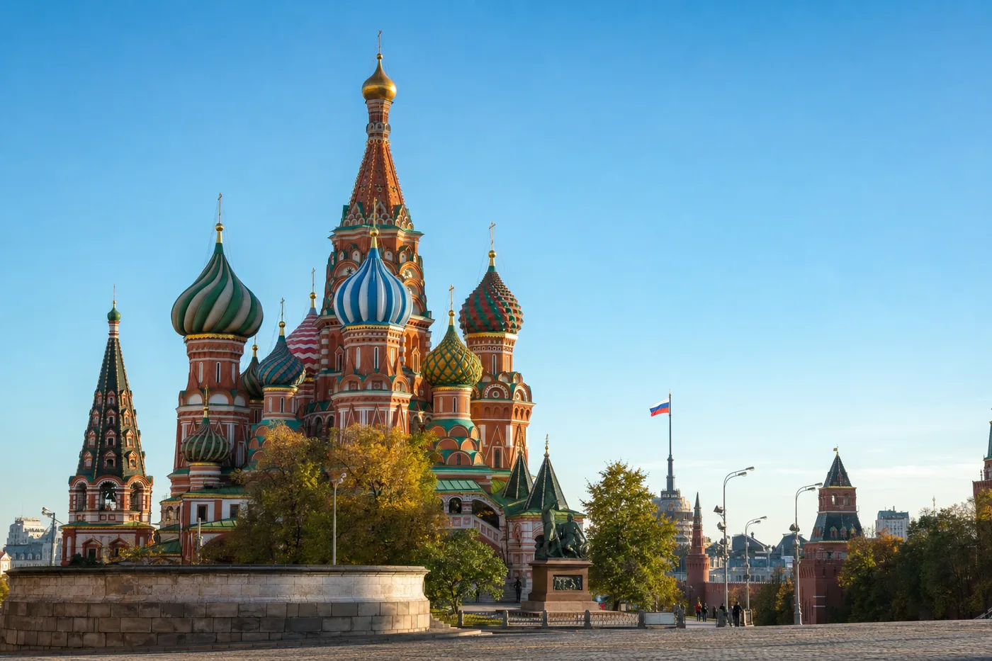 Rusland – bekend monument met de nationale vlag
