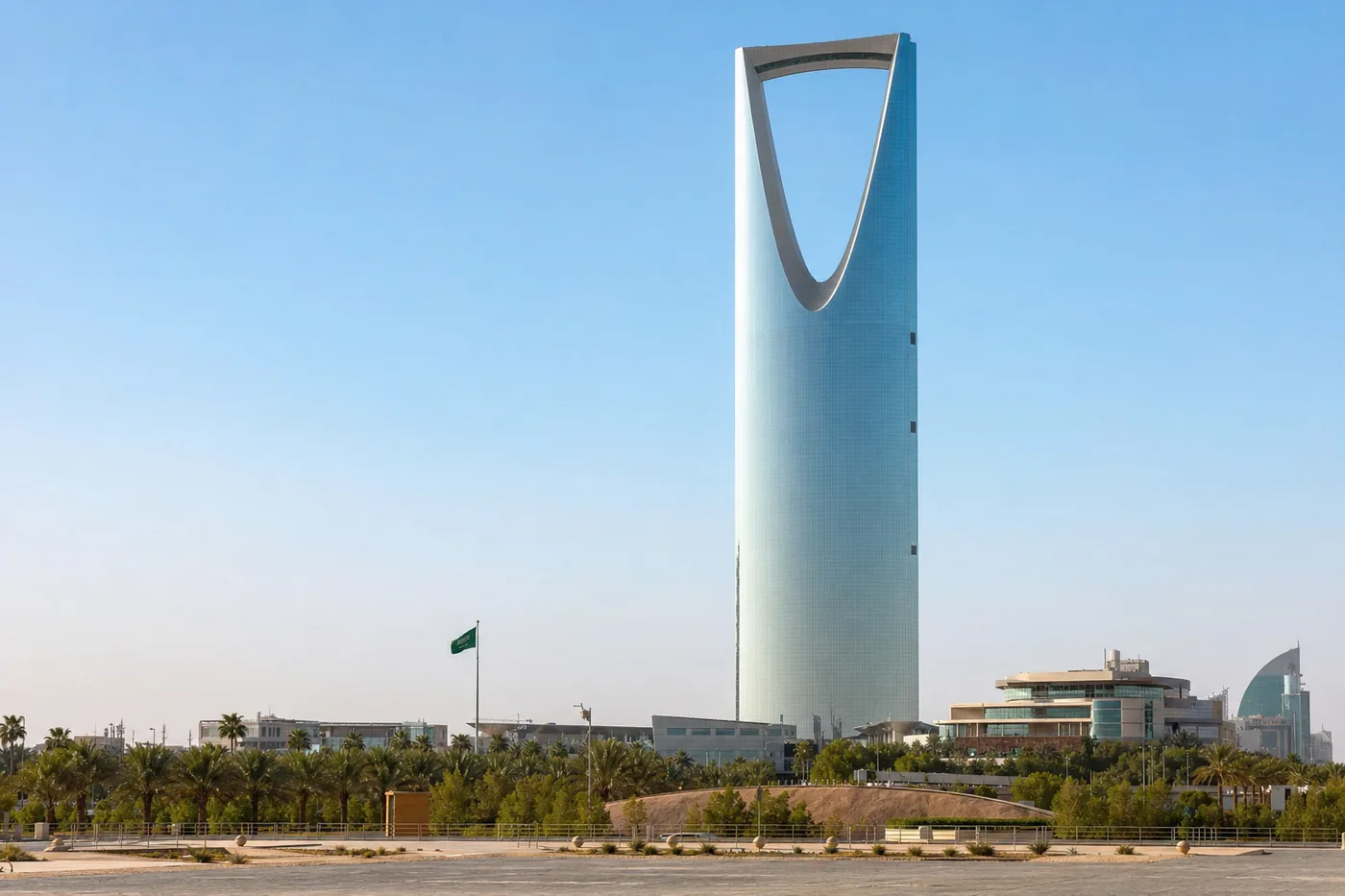 Saoedi-Arabië – bekend monument met de nationale vlag