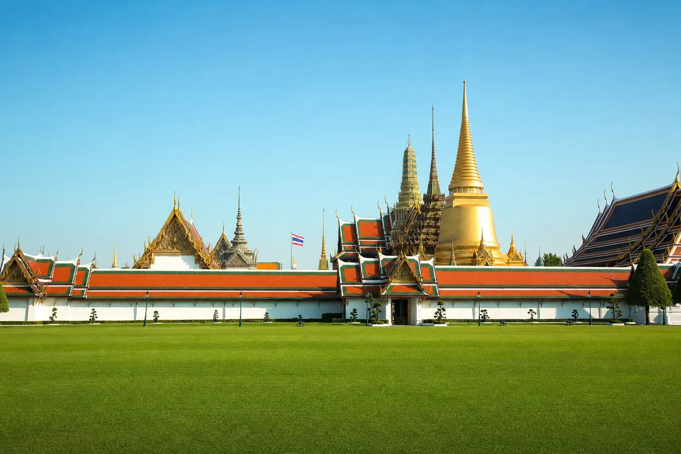 Thailand – bekend monument met de nationale vlag